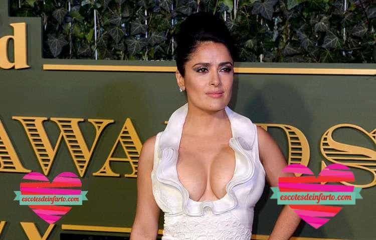 Escote Halter de Salma Hayek