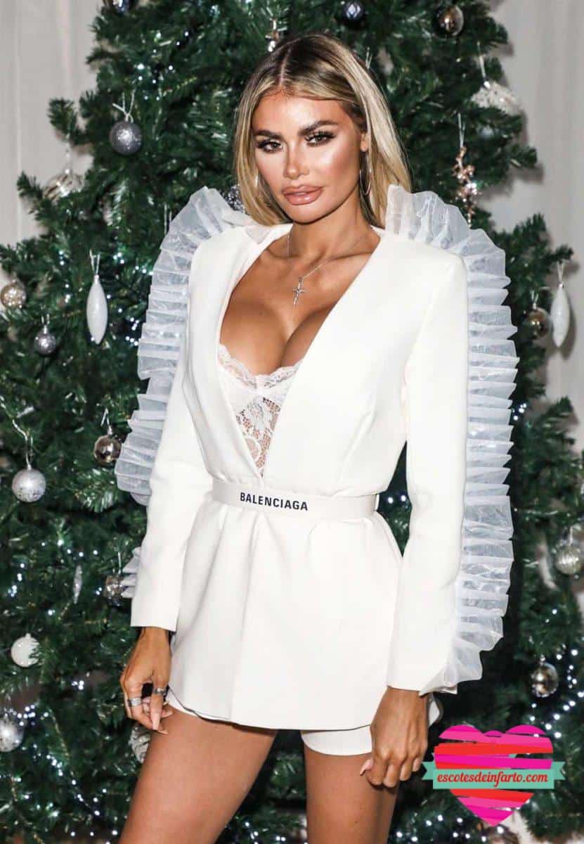 Chloe Sims triunfa en la Navidad