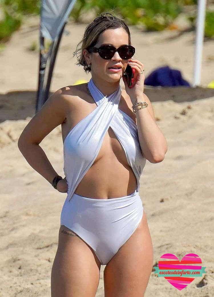 Rita Ora marca pezón en el caribe