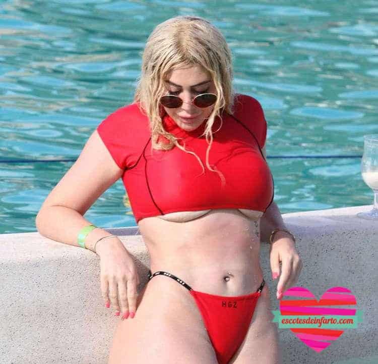 El bañador de Chloe Ferry