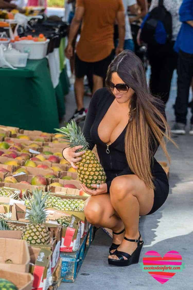 Claudia Romani toca la piña