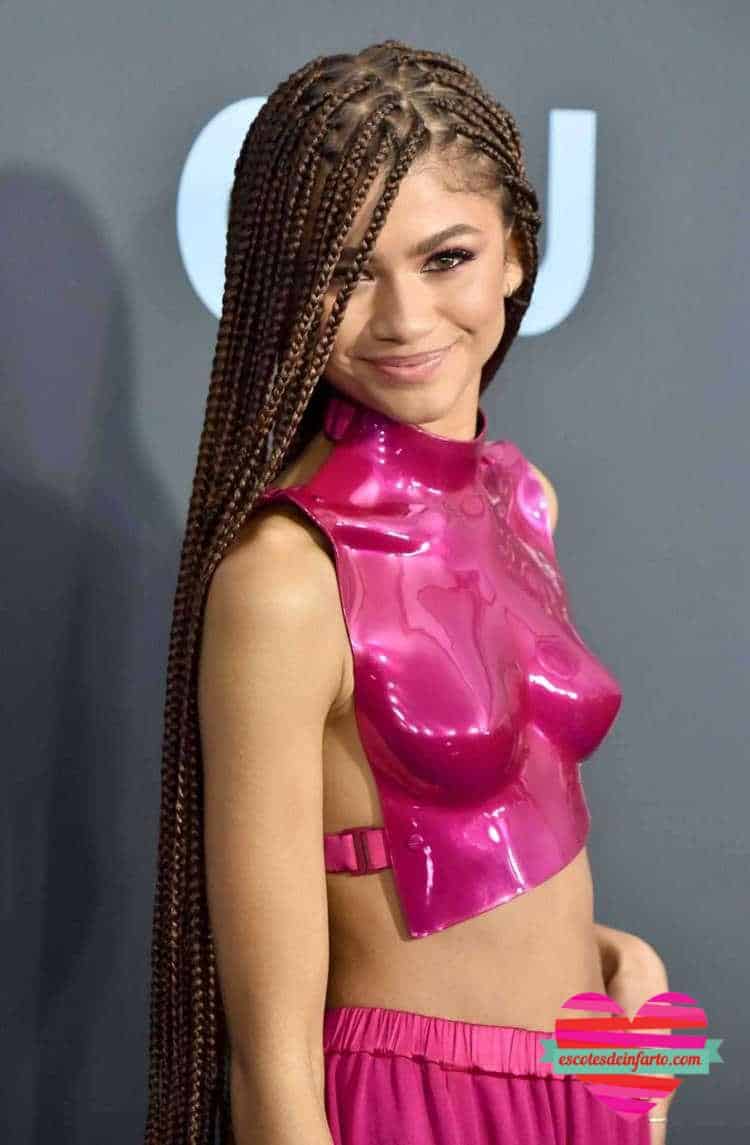 Zendaya muestra sus pechos