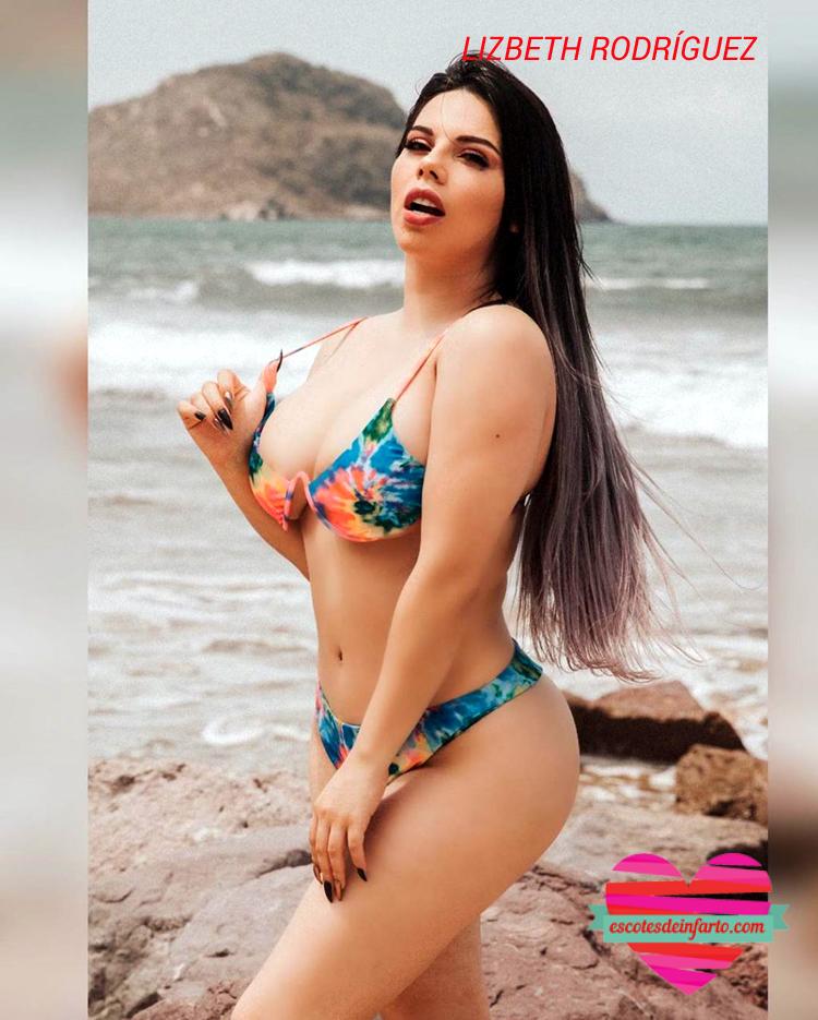 Lizbeth Rodríguez en bikini se agarra el tirante del top