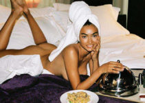 Kelly Gale, Desayuno Sexy en la Cama