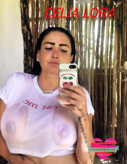Celia Lora selfie camiseta mojada marcando pezones